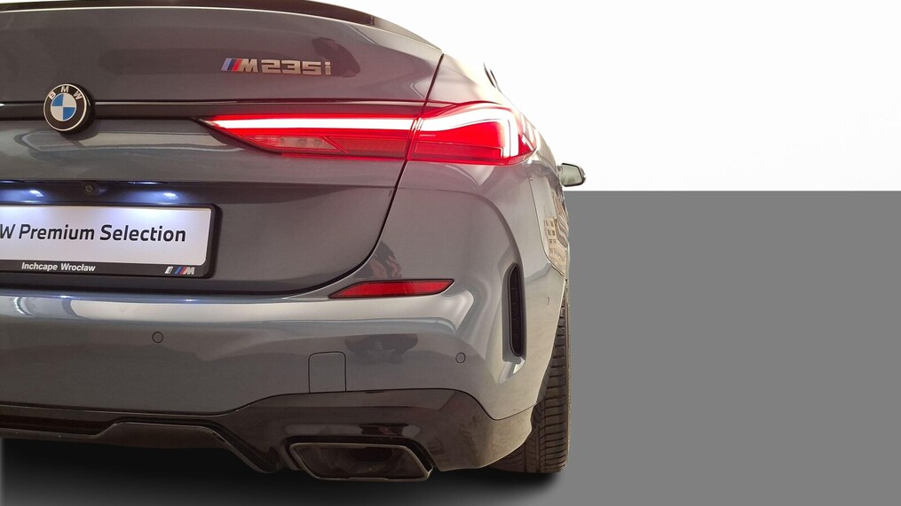 BMW Serii 2, 235