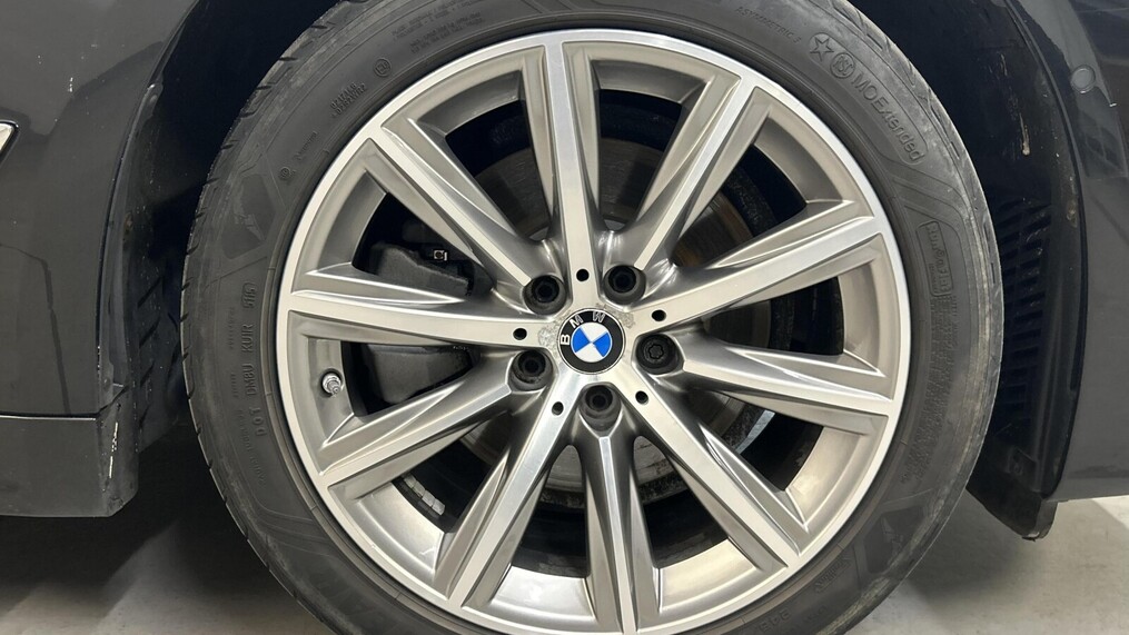 BMW Serii 5, 520