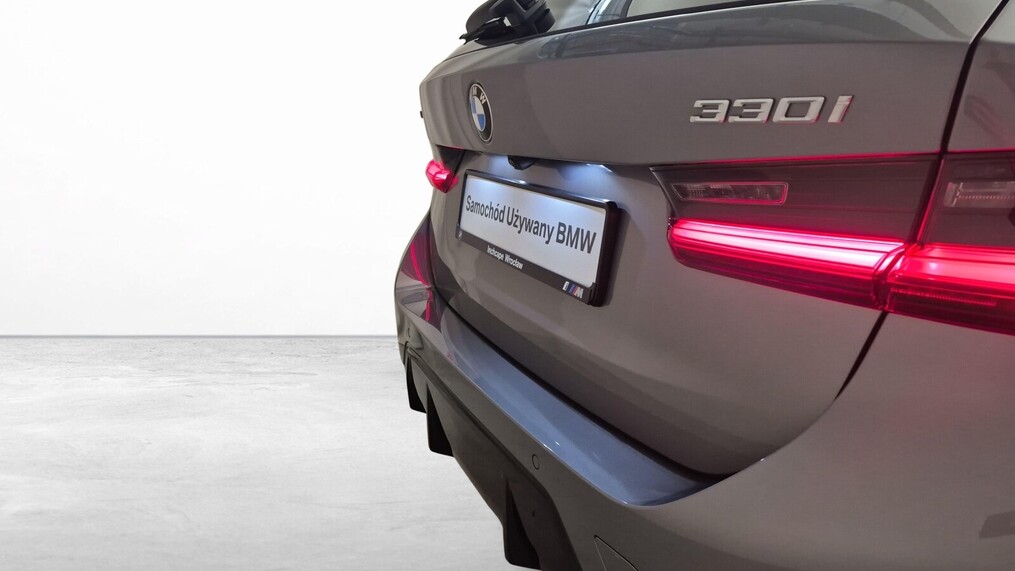 BMW Serii 3, 330