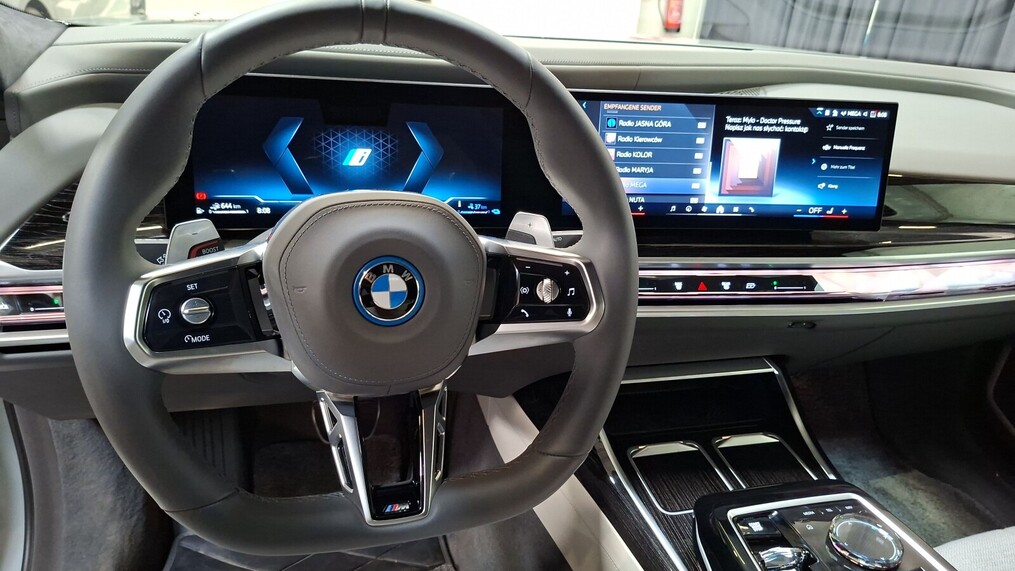 BMW Serii 7, 750