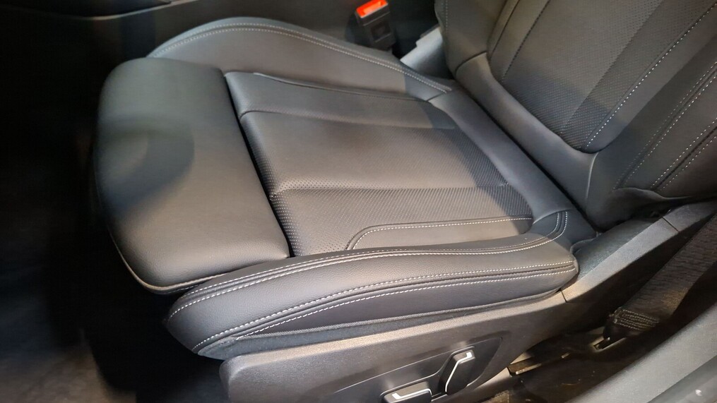 BMW Serii 3, 330