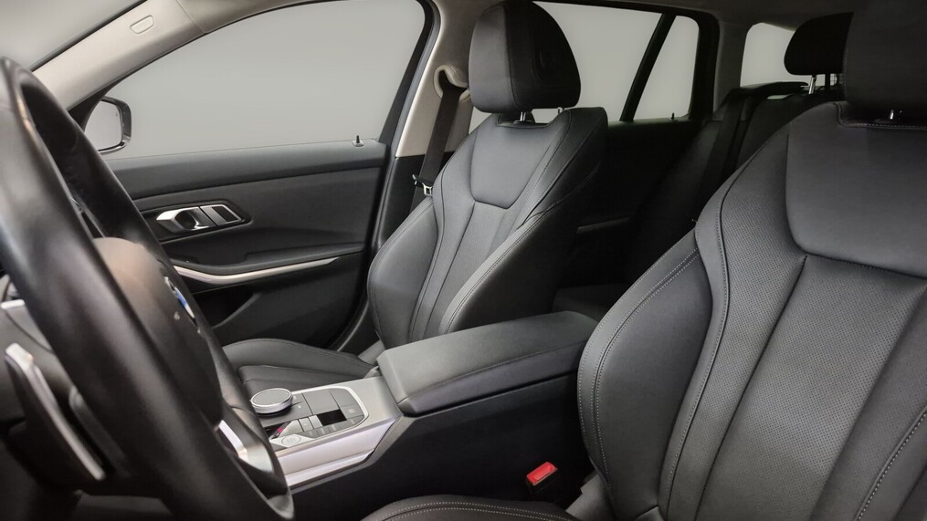 BMW Serii 3, 320