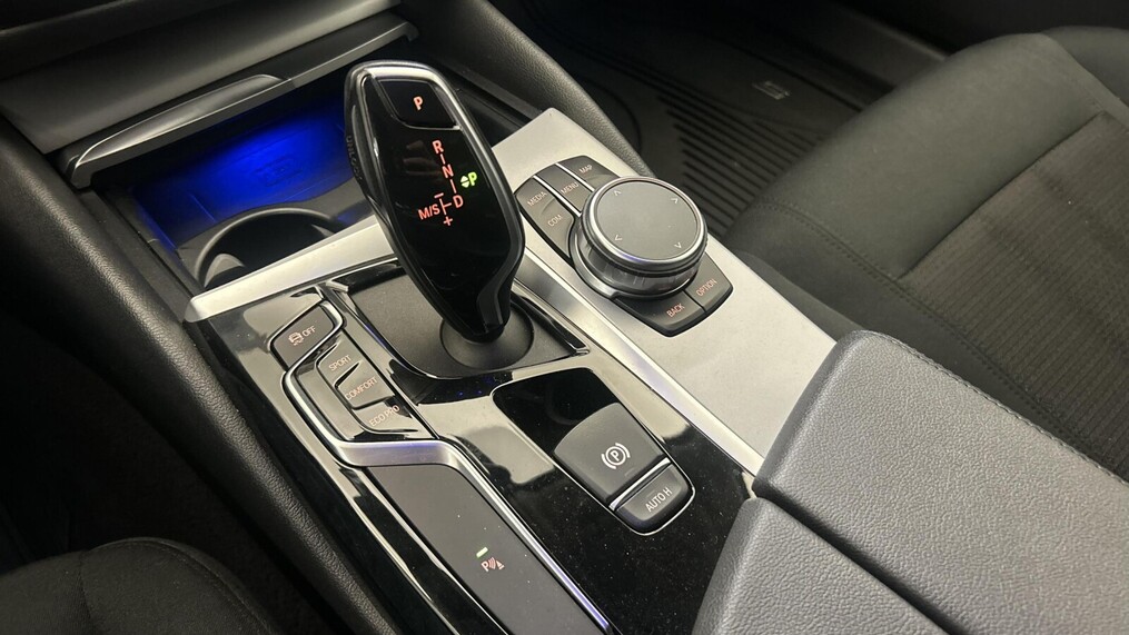 BMW Serii 5, 520