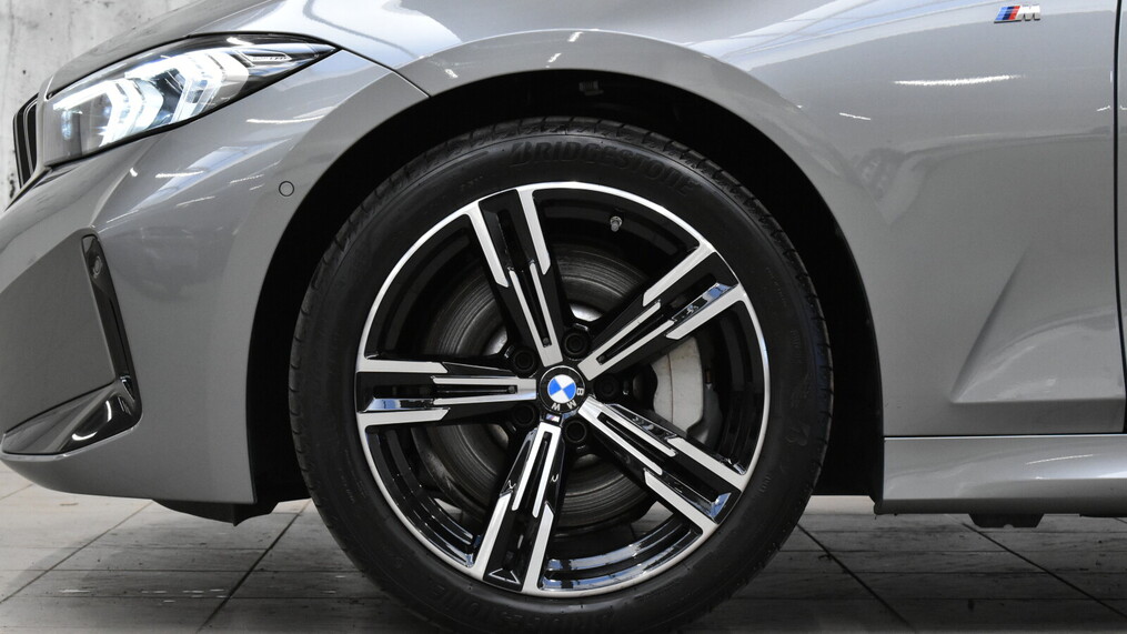 BMW Serii 3, 330