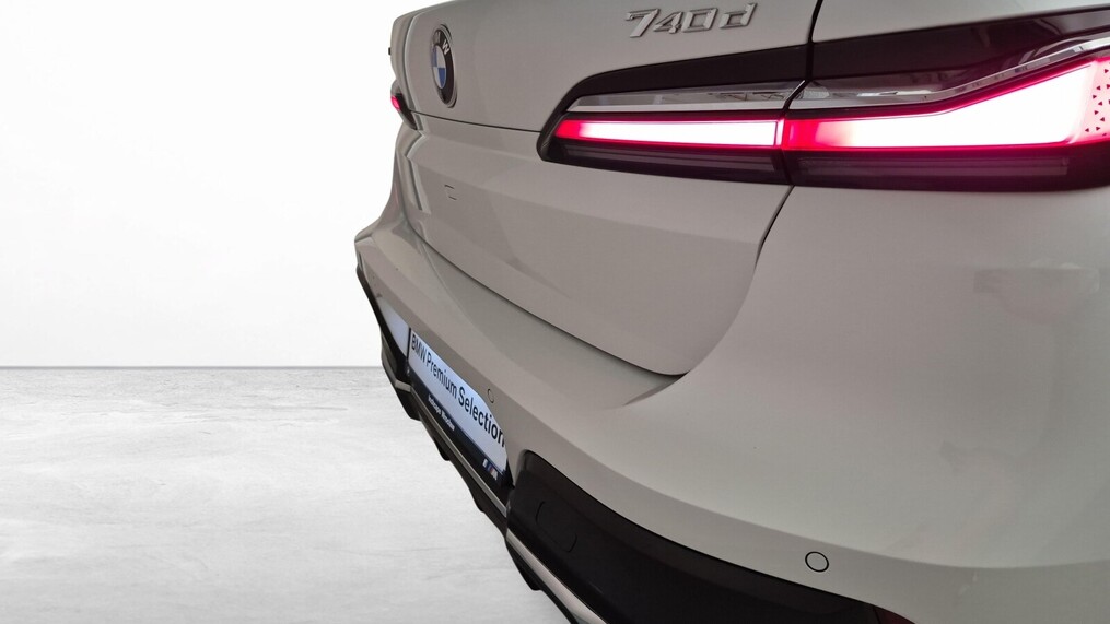 BMW Serii 7, 740
