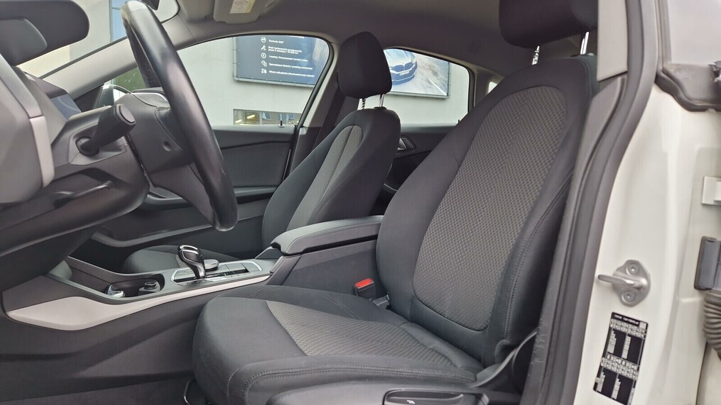 BMW Serii 2, 218