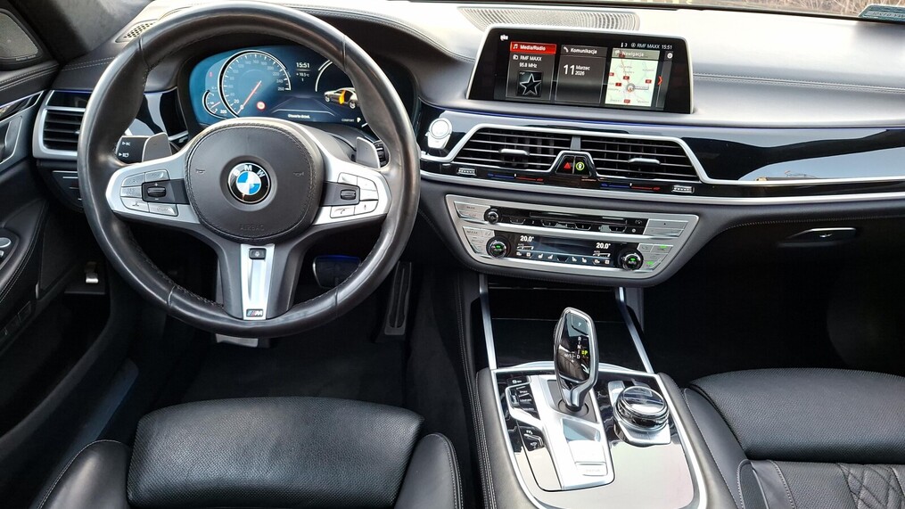BMW Serii 7, 750