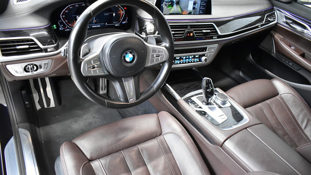 BMW Serii 7, 730