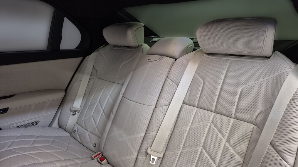BMW Serii 7, 740