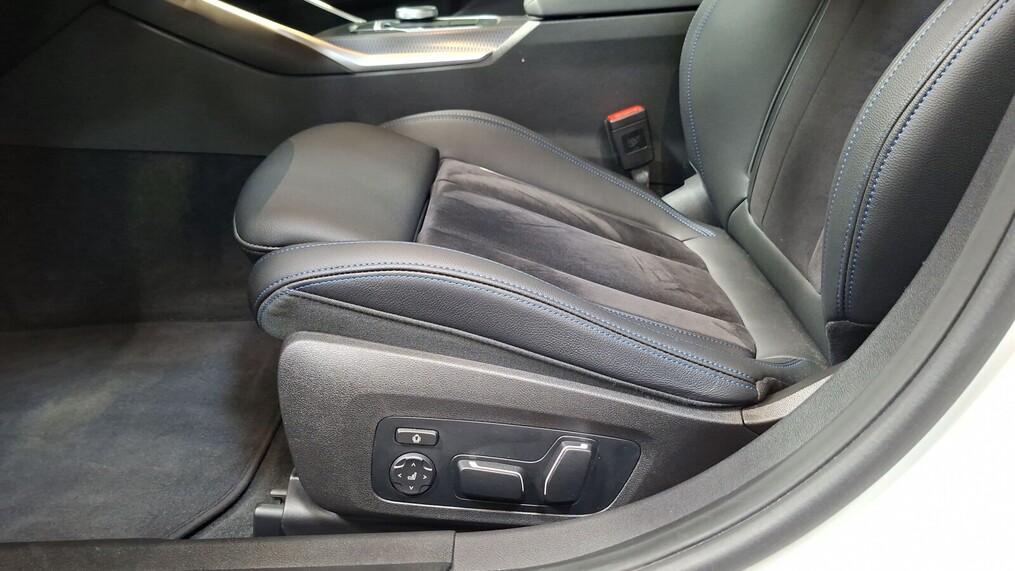 BMW Serii 3, 330