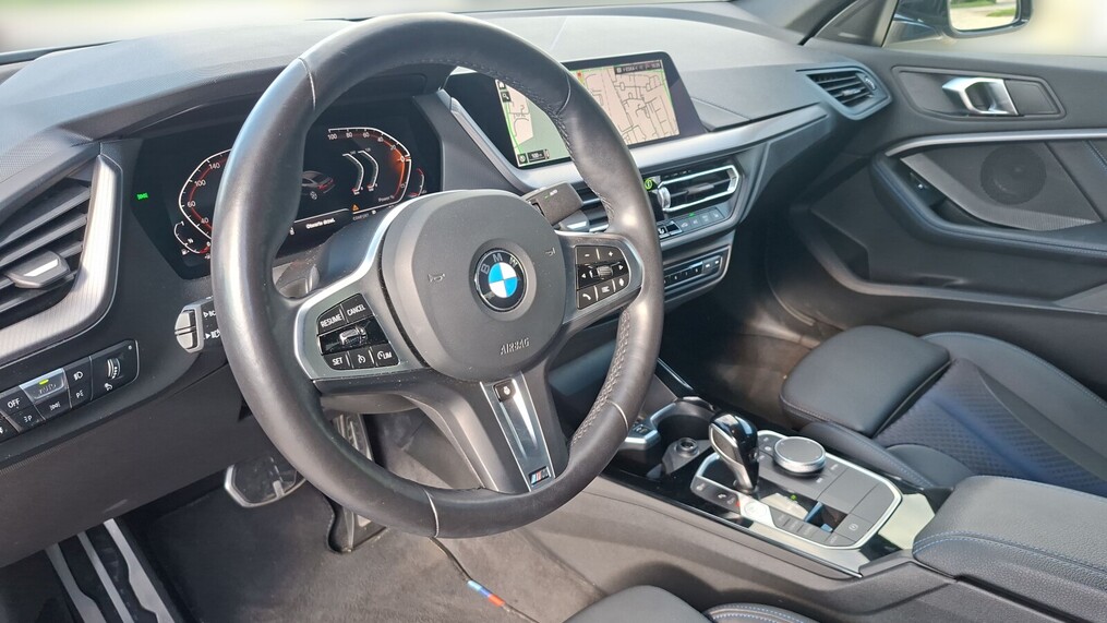 BMW Serii 2, 218