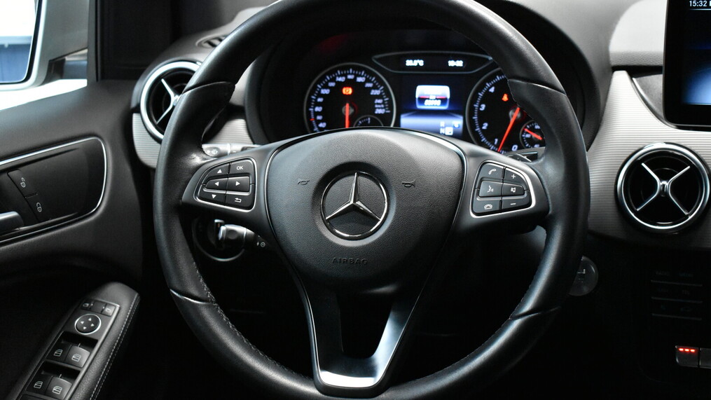 Mercedes-Benz B 180