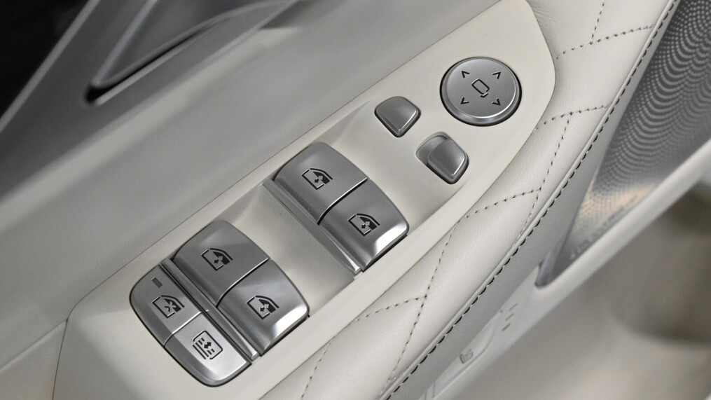 BMW Serii 7, 740