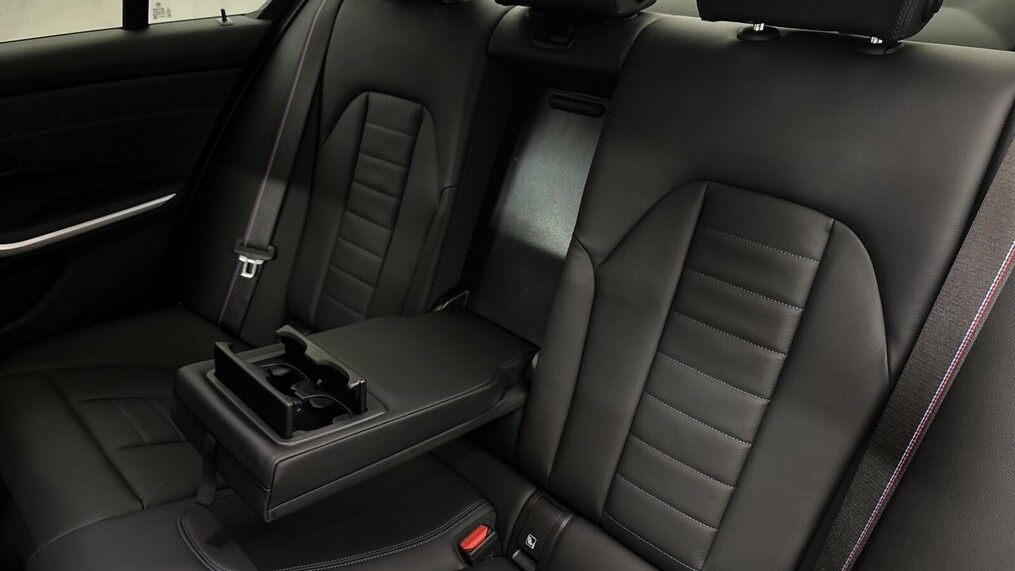 BMW Serii 3, 330