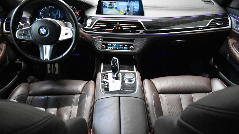 BMW Serii 7, 730