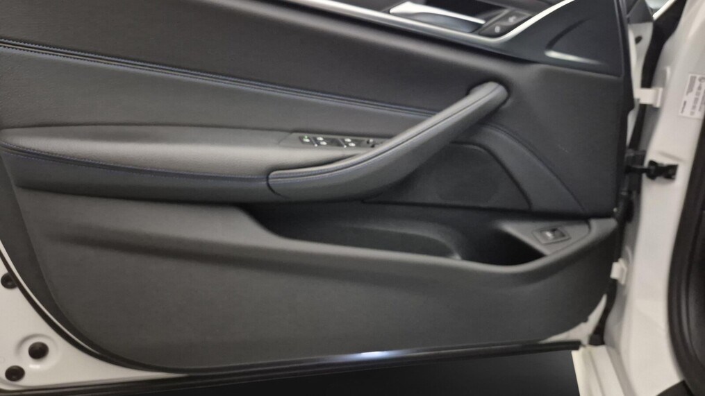 BMW Serii 5, 520