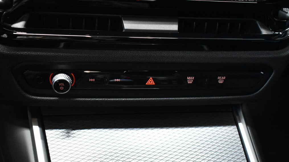 BMW Serii 3, 330
