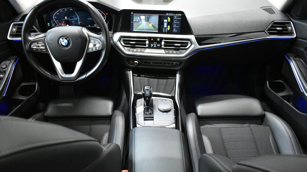 BMW Serii 3, 330