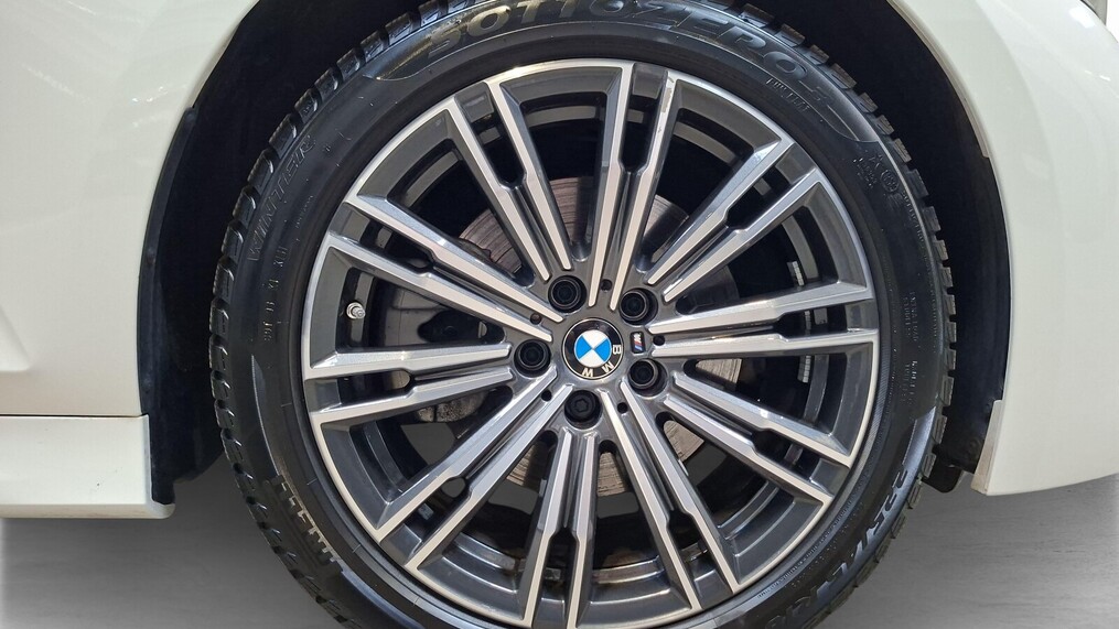 BMW Serii 3, 330