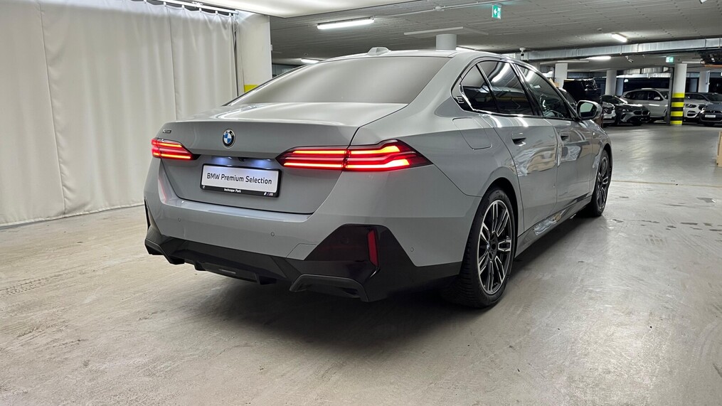 BMW Serii 5, 520