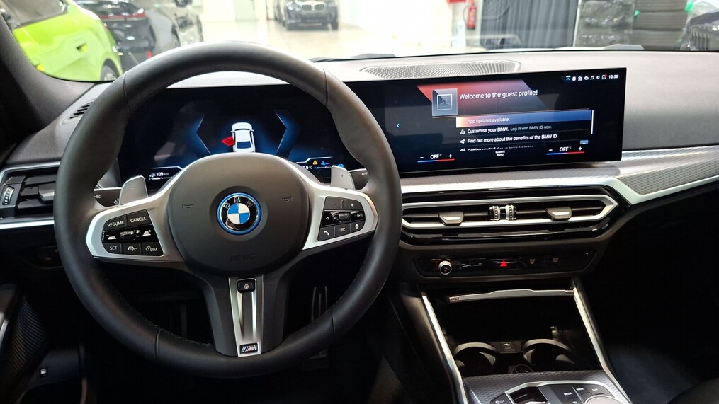 BMW Serii 3, 330