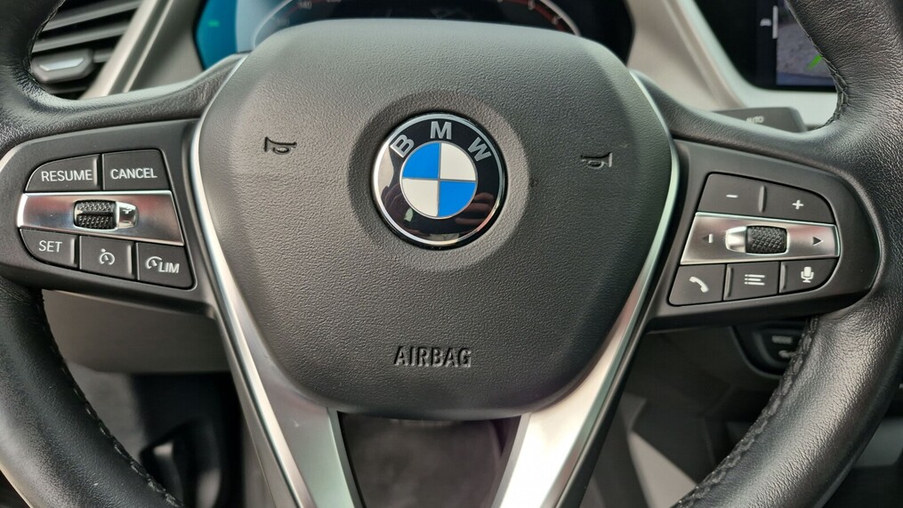 BMW Serii 2, 218