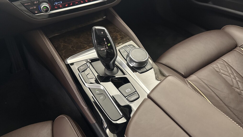 BMW Serii 5, 530