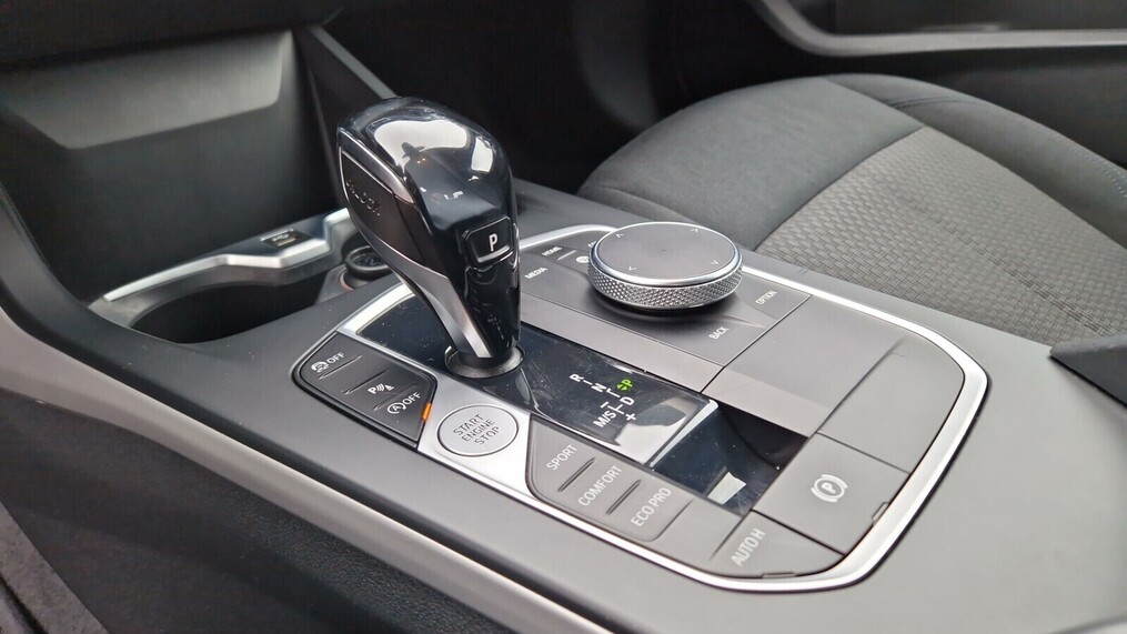 BMW Serii 2, 218
