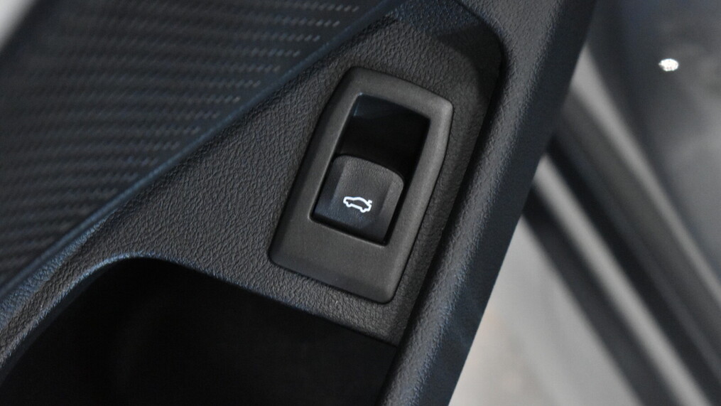 BMW Serii 3, 330