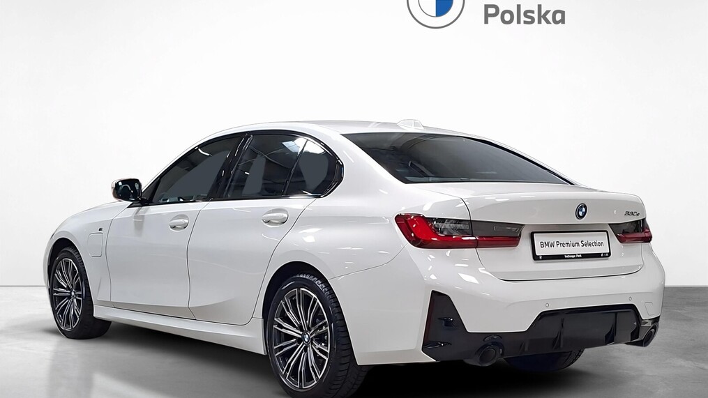 BMW Serii 3, 330
