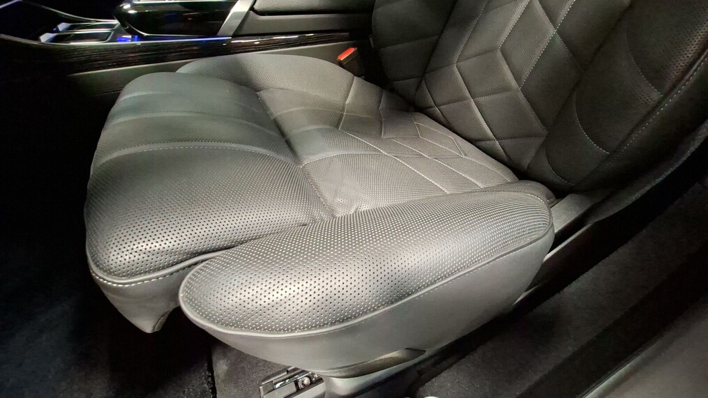 BMW Serii 7, 750