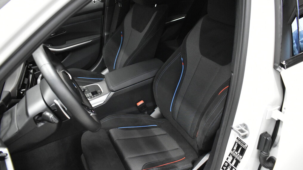 BMW Serii 3, 320
