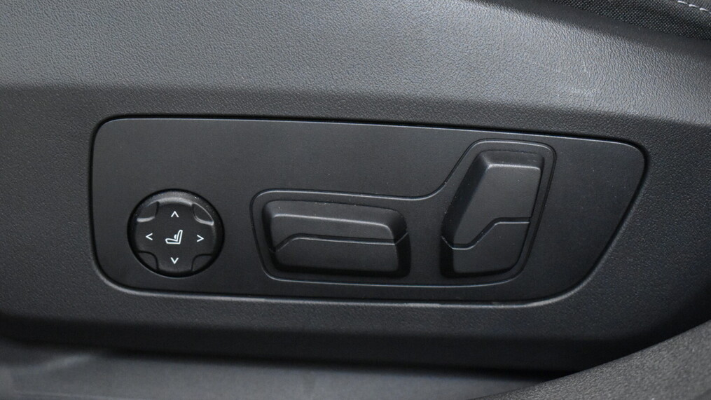 BMW Serii 2, 235