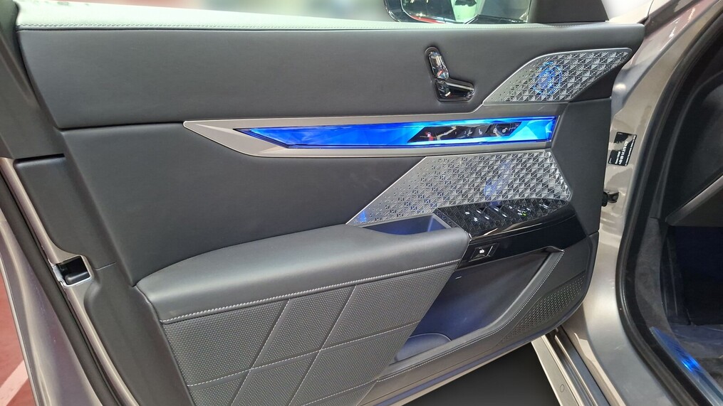 BMW Serii 7, 750