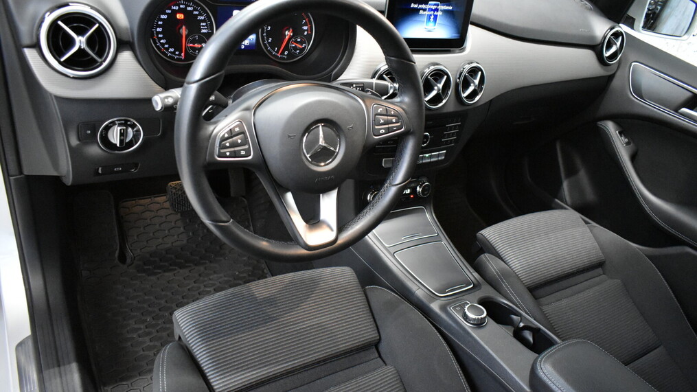 Mercedes-Benz B 180