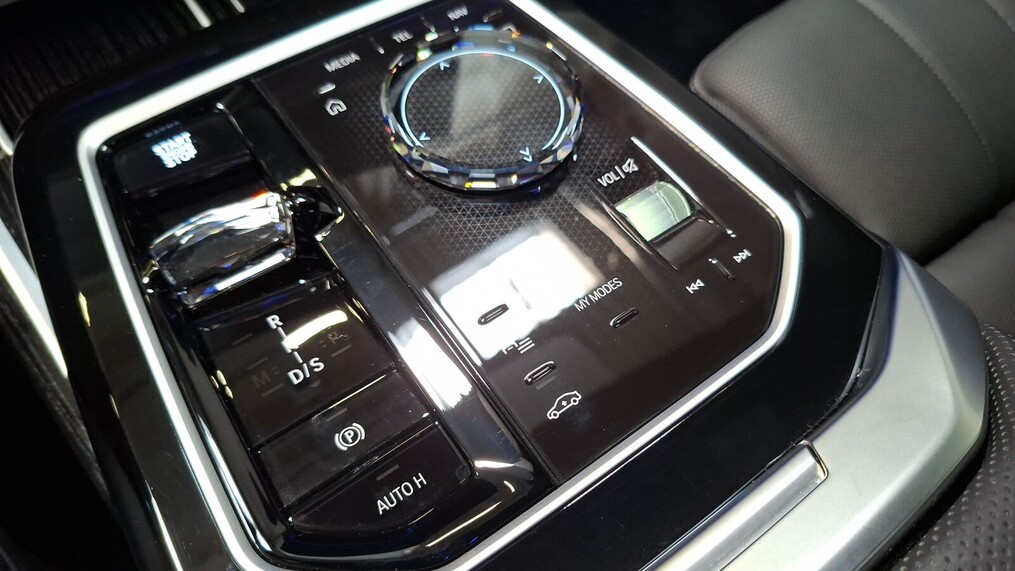 BMW Serii 7, 750
