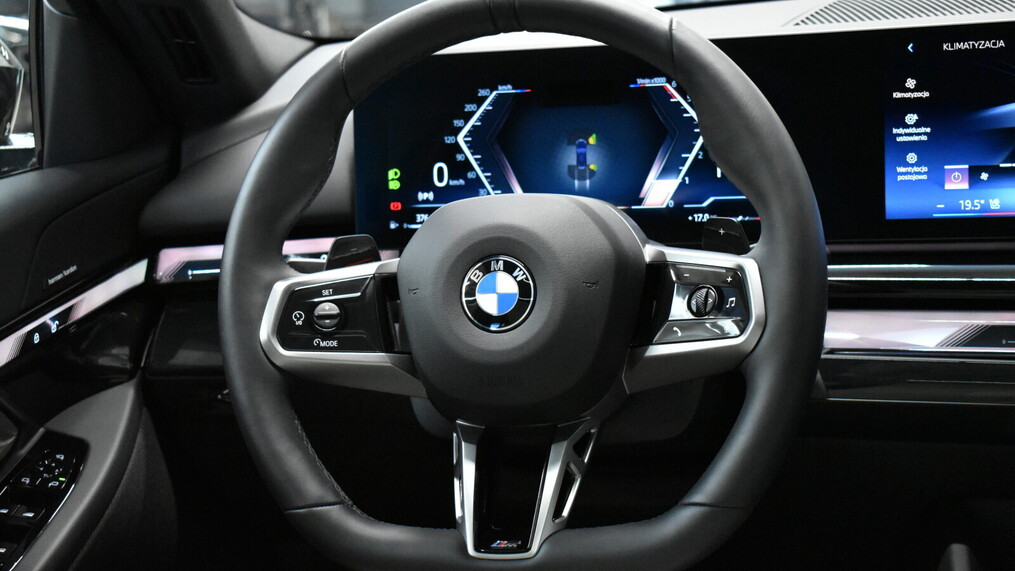 BMW Serii 5, 520
