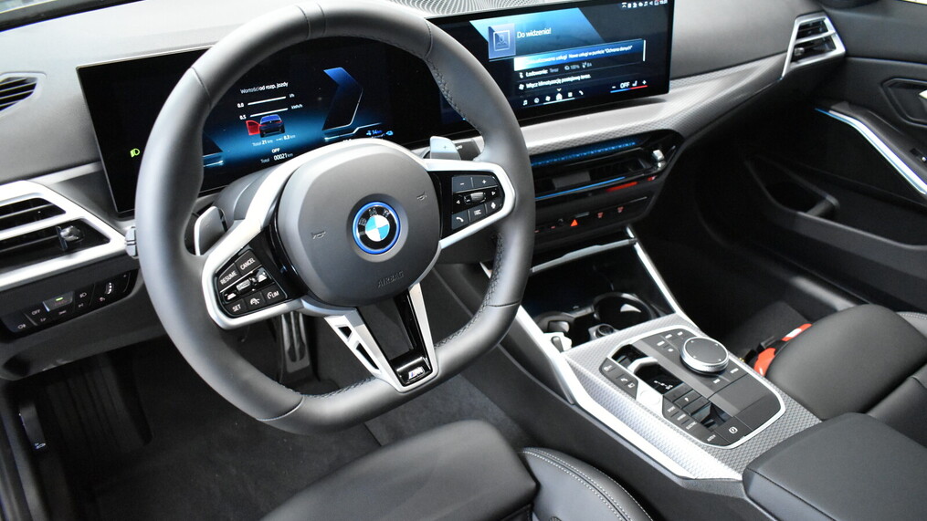 BMW Serii 3, 330