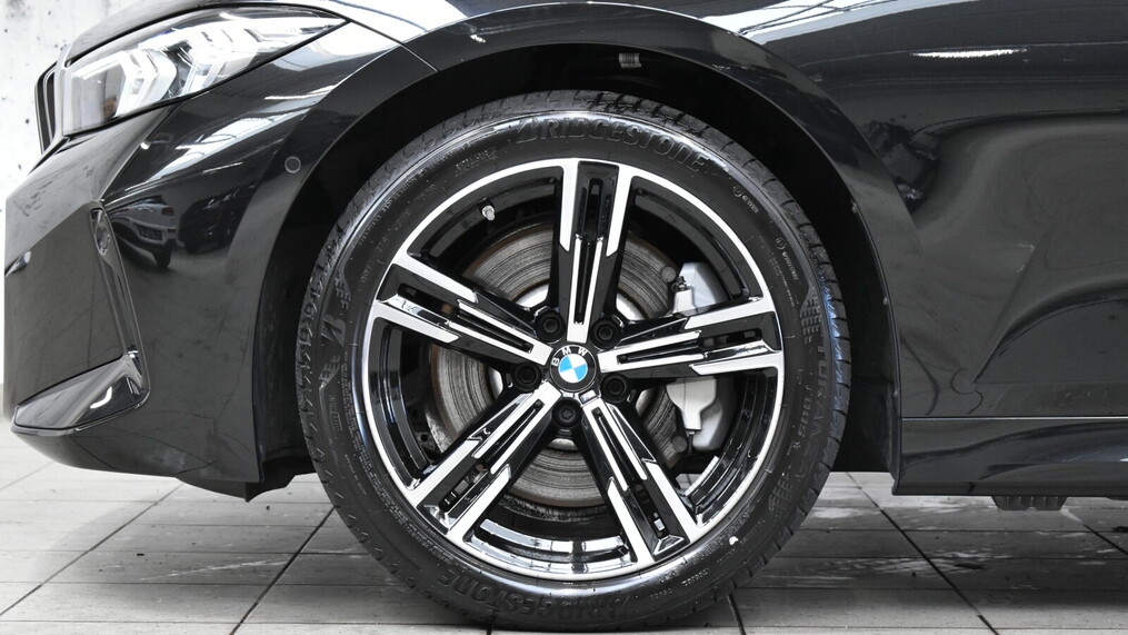 BMW Serii 3, 330
