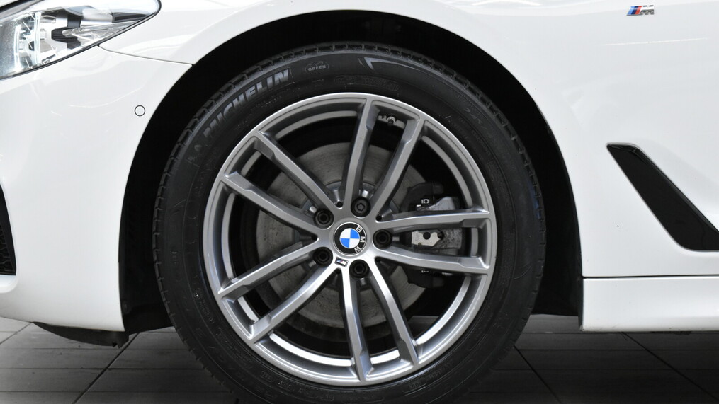 BMW Serii 5, 520