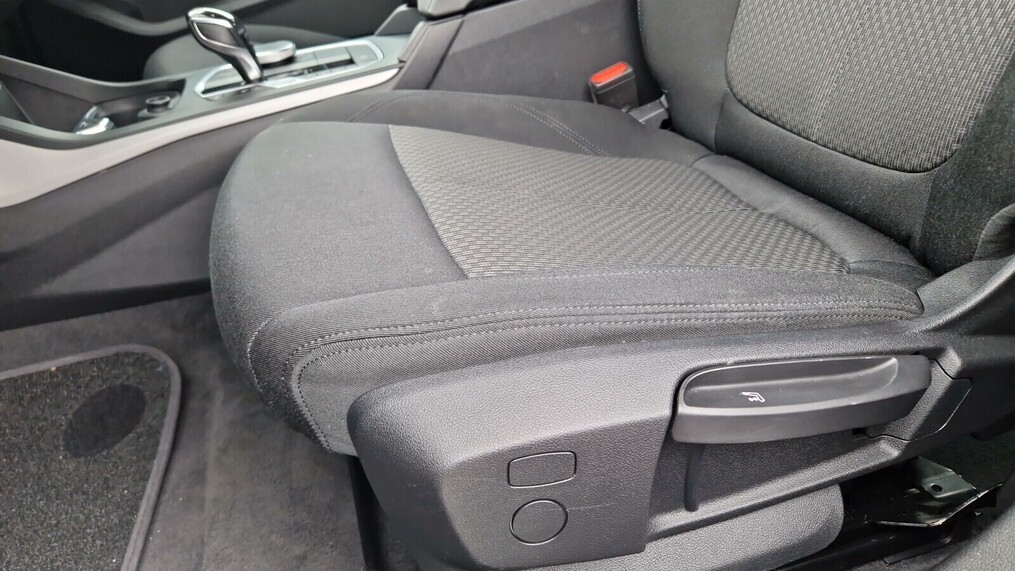BMW Serii 2, 218