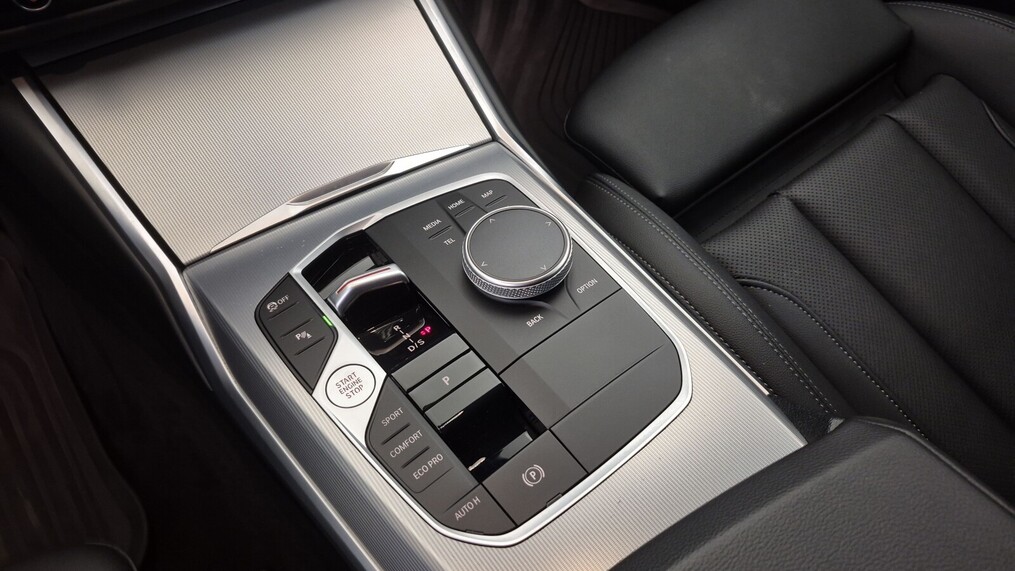 BMW Serii 3, 320