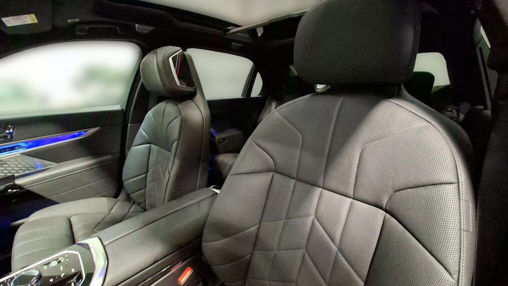 BMW Serii 7, 750