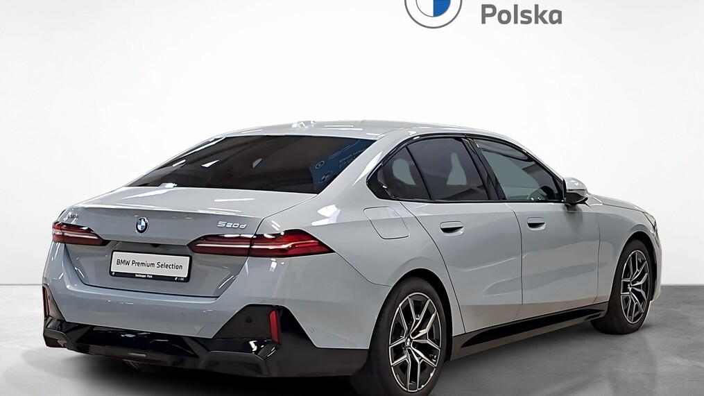 BMW Serii 5, 520
