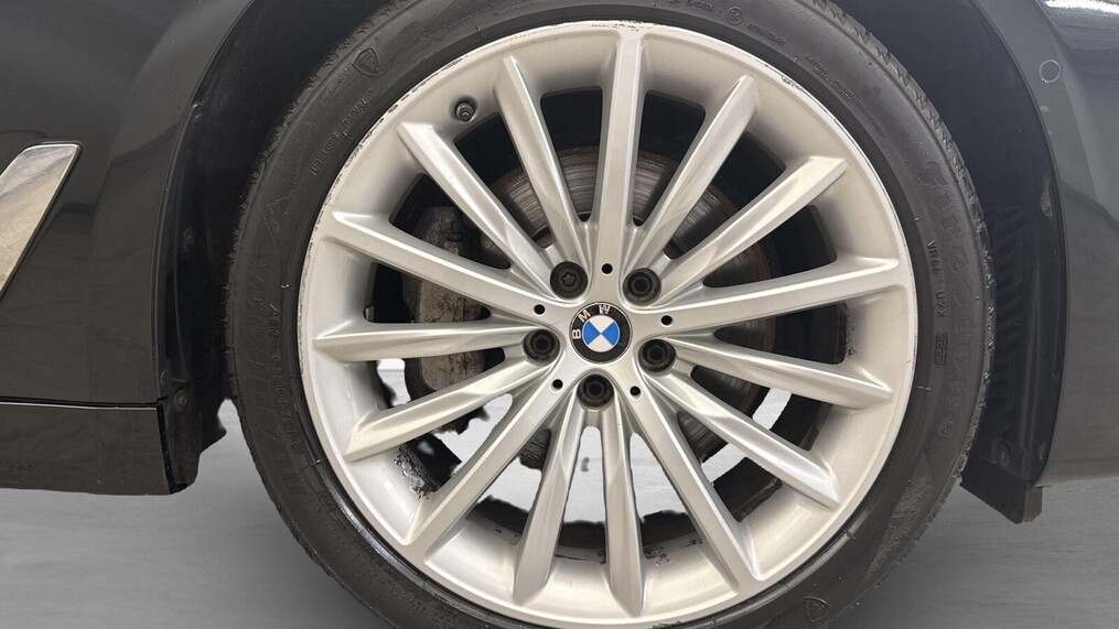 BMW Serii 5, 530