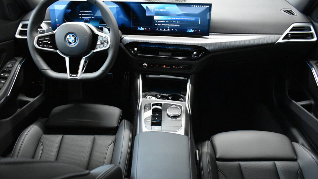 BMW Serii 3, 330