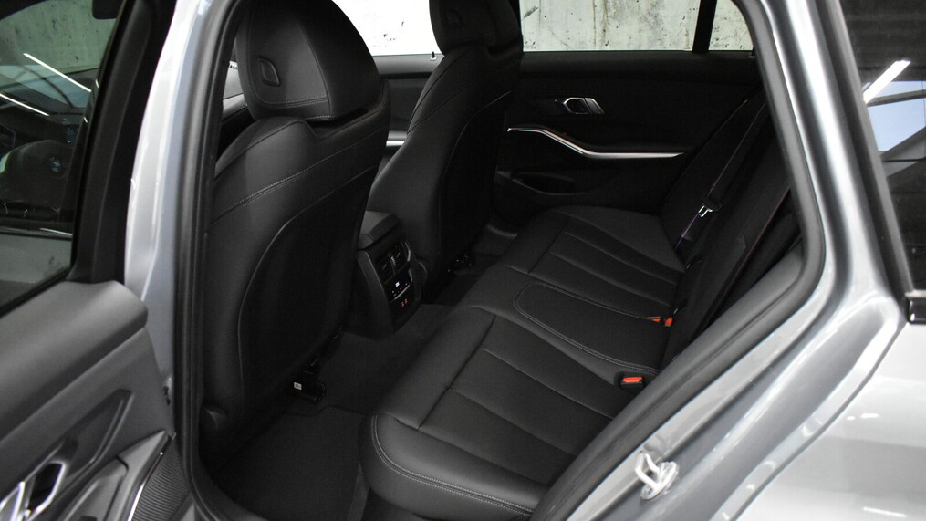 BMW Serii 3, 320