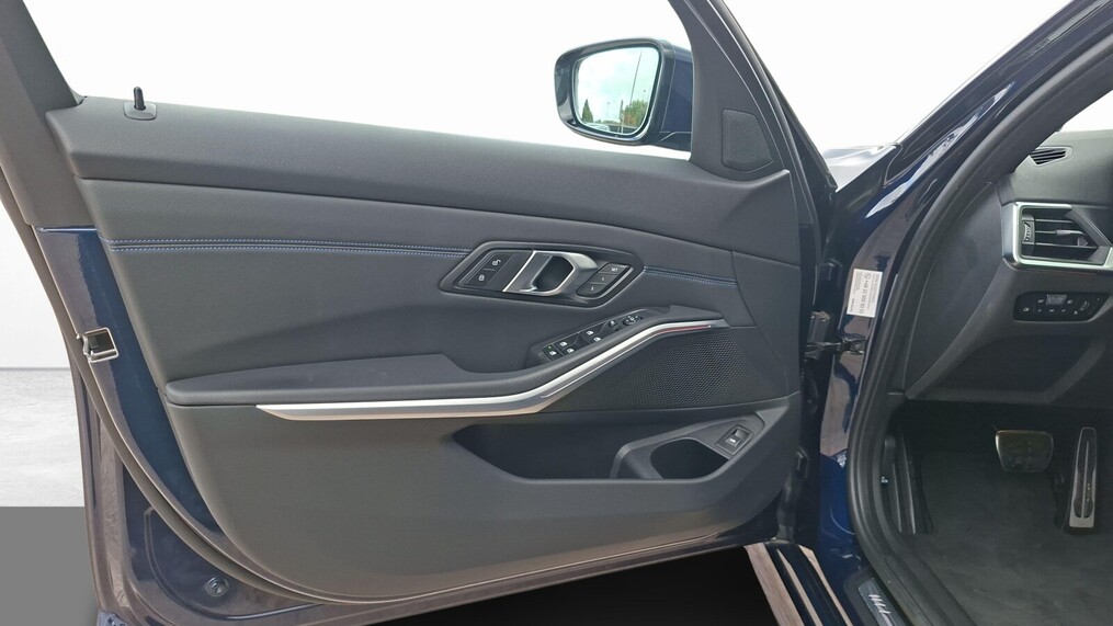 BMW Serii 3, 320