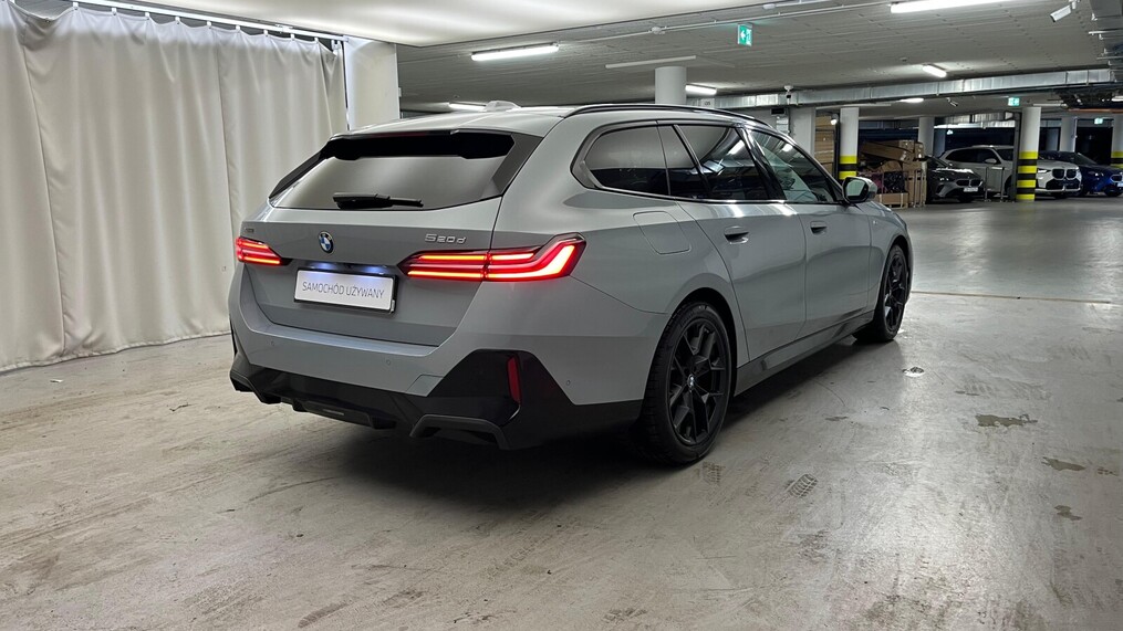 BMW Serii 5, 520
