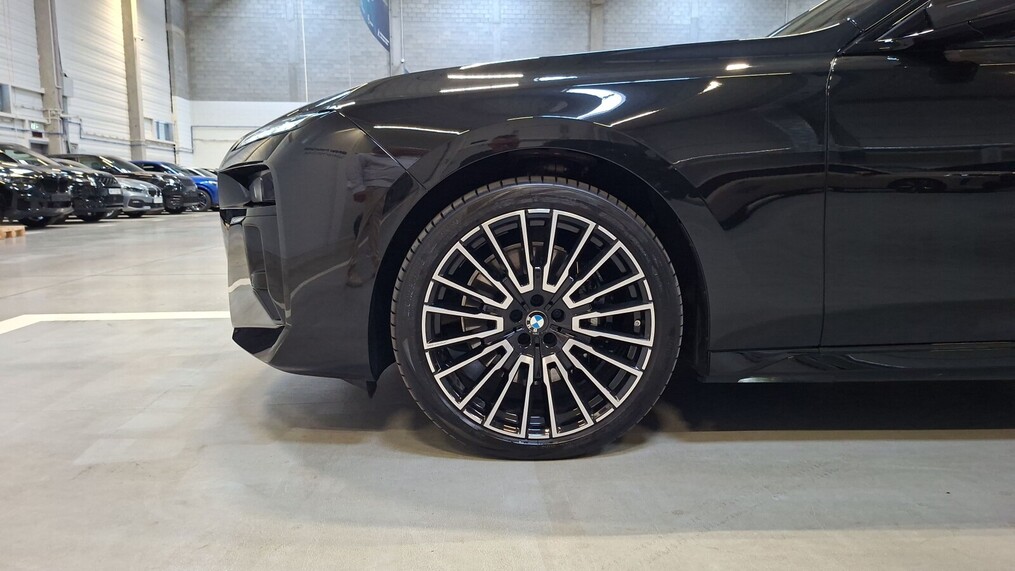 BMW Serii 7, 740